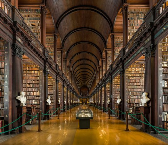 Chodba knižnice v Írskom Dubline