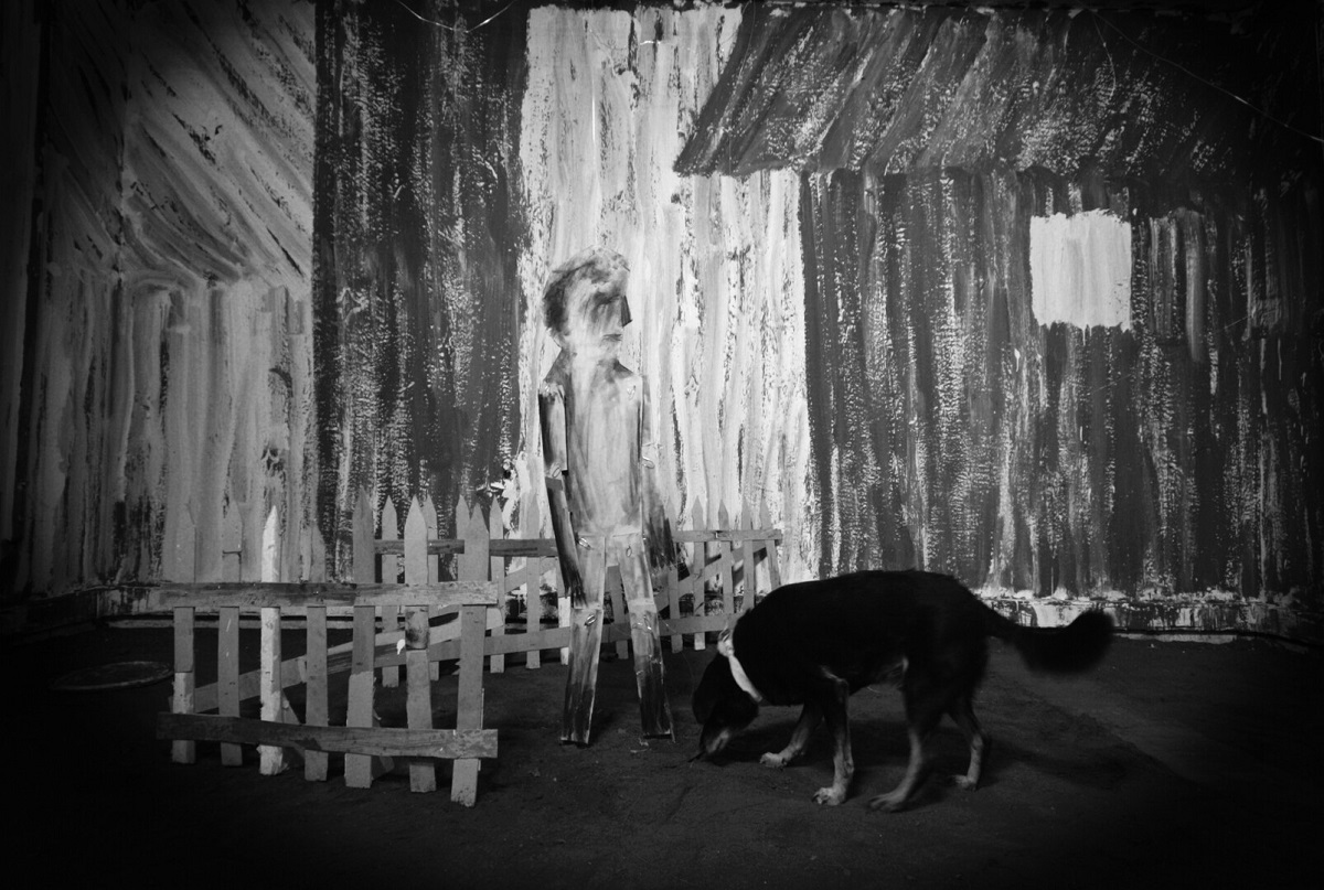 PJ Harvey - I Inside the Old I Dying - Joaquín Cociña, Cristobal León na festivale Fest Anča